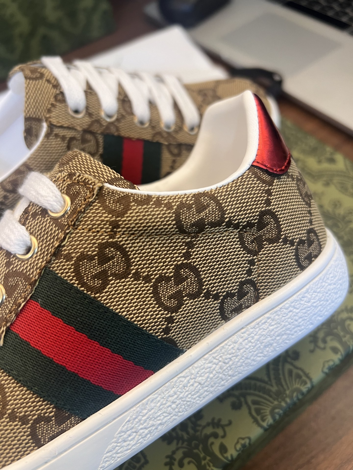 Children's shoes child
